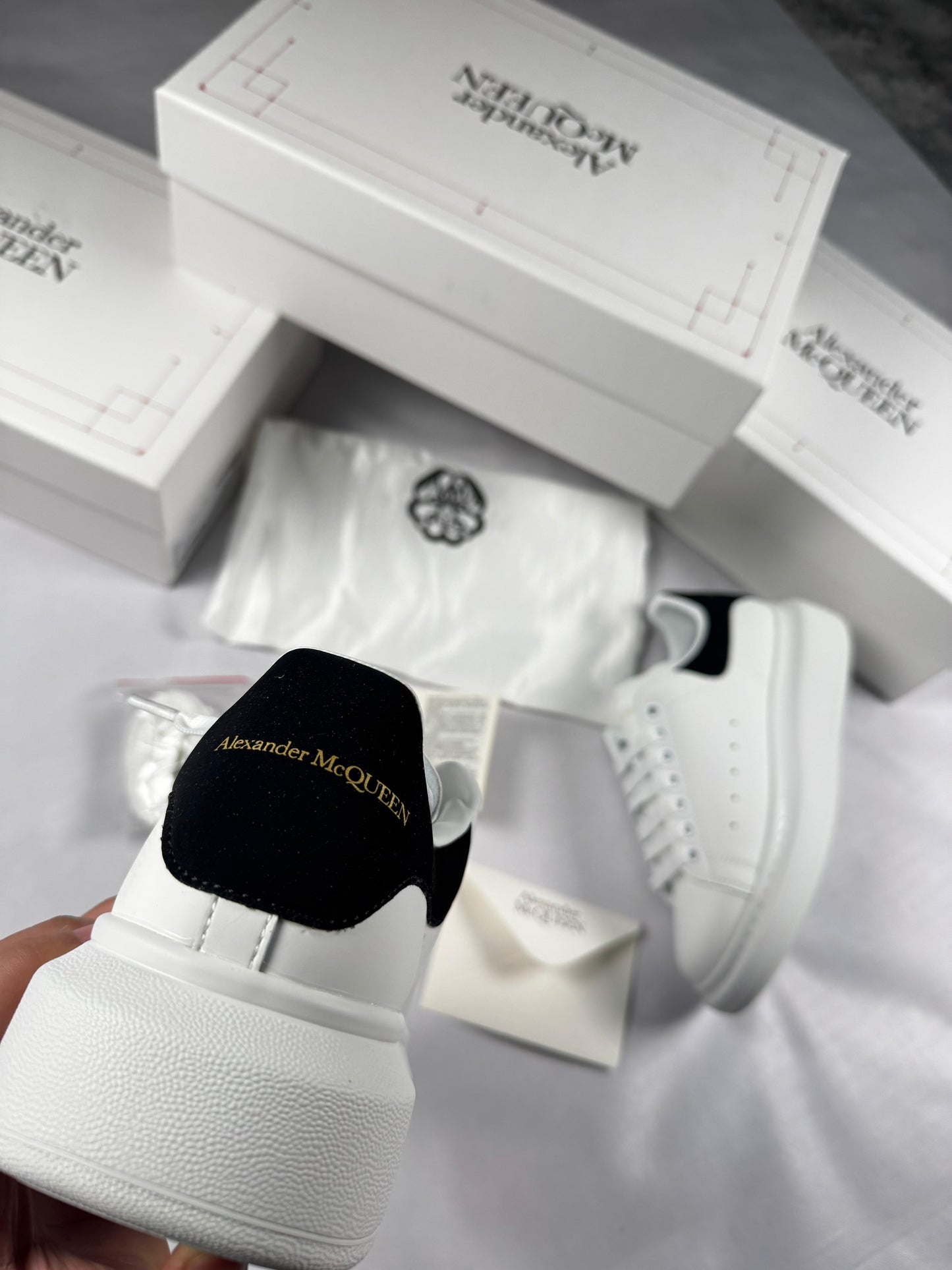 Alexander McQueen Blancas